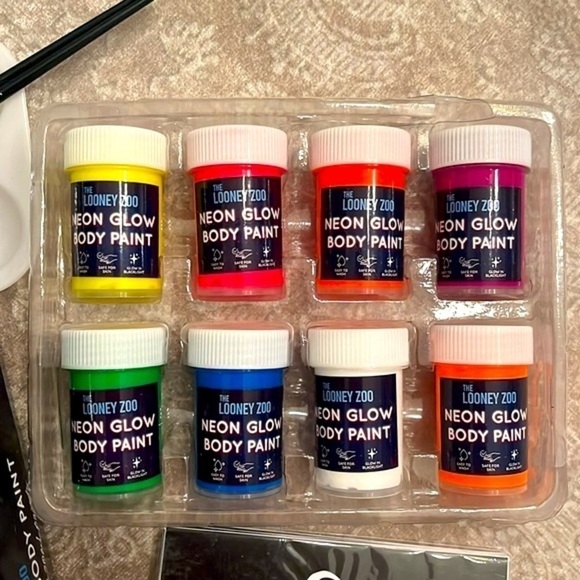 Brand New 8-Color Neon Glow in the Dark UV Paint Kit Brushes Stencils Blacklight - Picture 2 of 12